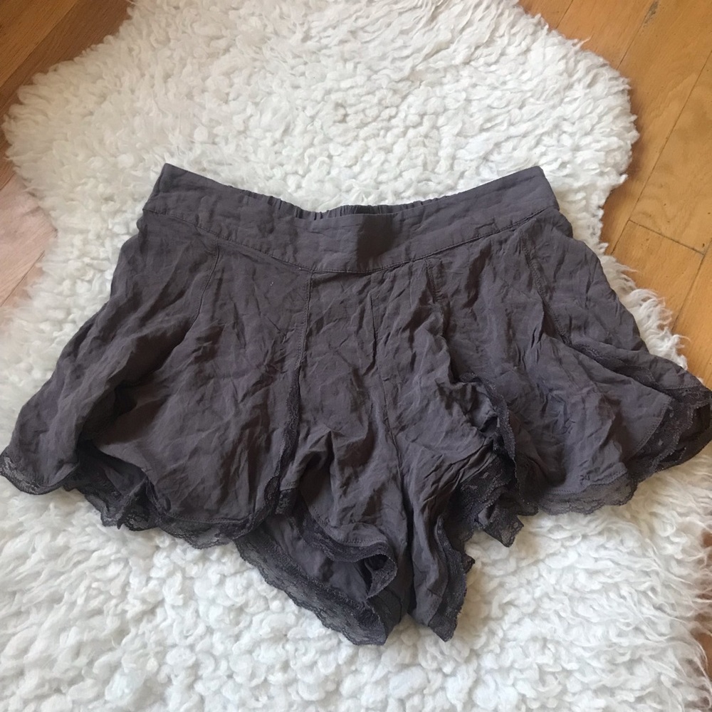 FREE PEOPLE flowy lace dark grey/brown  shorts